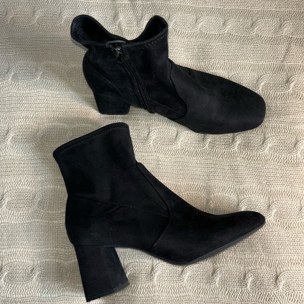 Kelly & Katie Faux Suede Booties - size 6